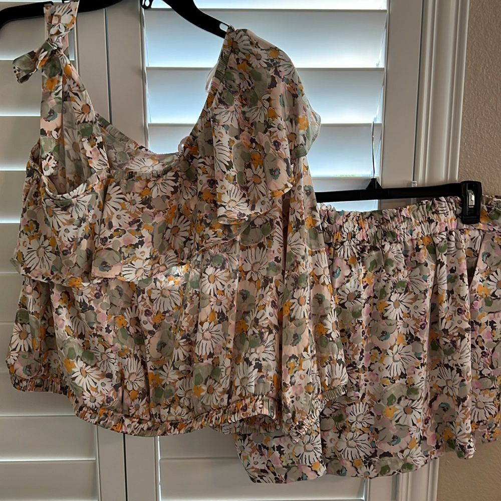Lauren Conrad Drop Shoulder Short Set - Picture 2 of 6